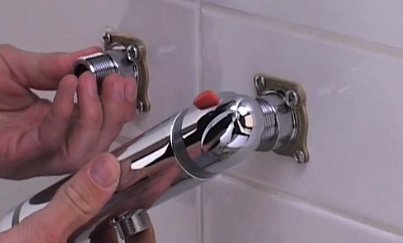 Installer un robinet thermostatique dans une baignoire