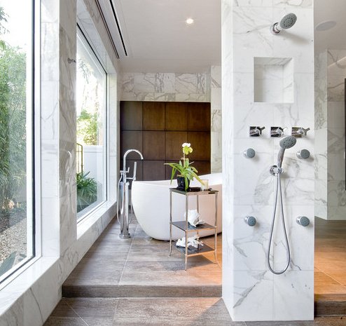 colonne de douche avec marbre