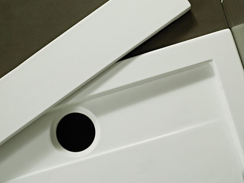 canniveau évacuation sur receveur blanc en quaryl solid surface