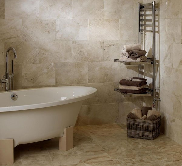 Marbre et pierre: avantages et inconvénients dans une salle de bain Désign bains Travertin de salle
