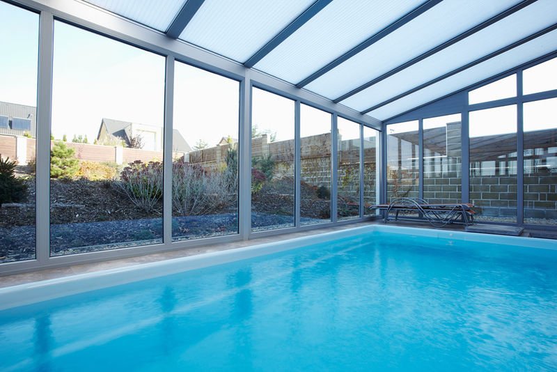 piscine dans une véranda piscine dans une véranda