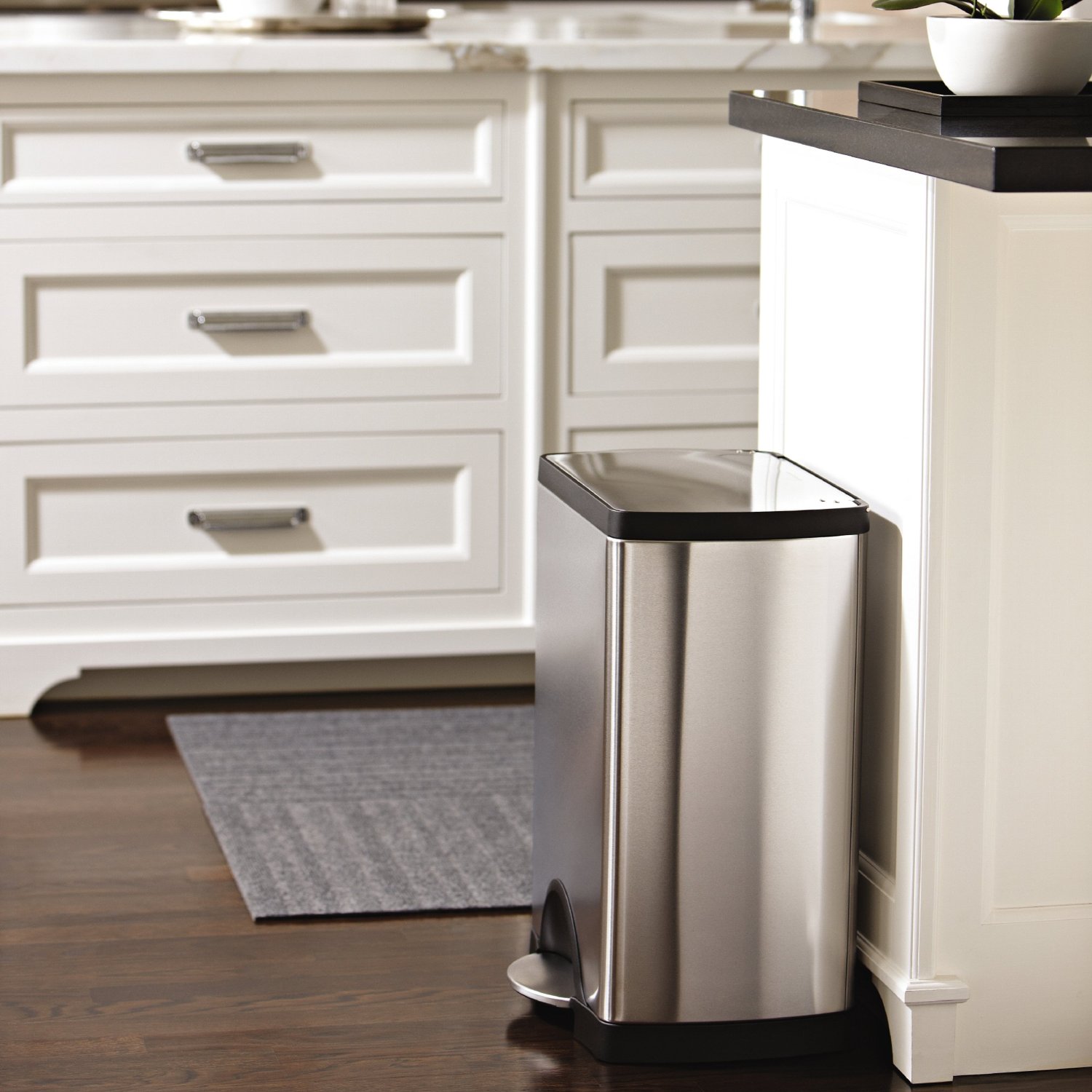 poubelle à pédale 30L Simplehuman en inox brossé anti-traces
