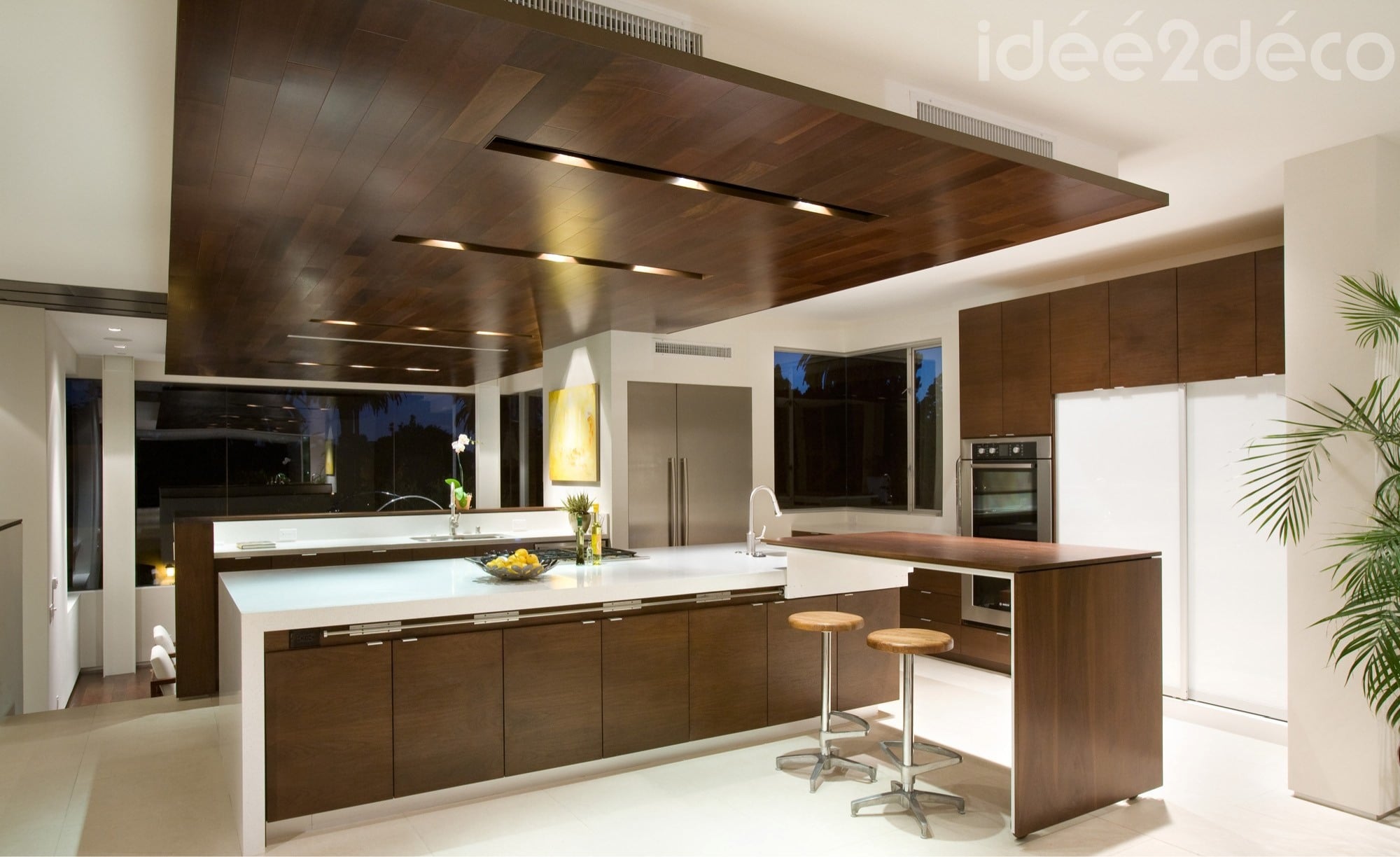 Design de grande cuisine bois et blanc cassé