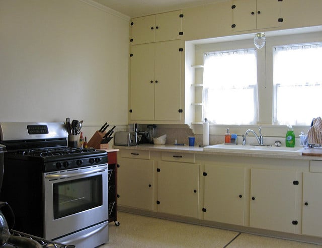 il est facile de relooker une cuisine vintage avec 3 fois rien