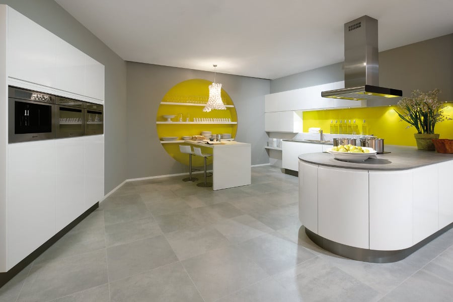 Une cuisine scandinave ultra design et ... colorée!