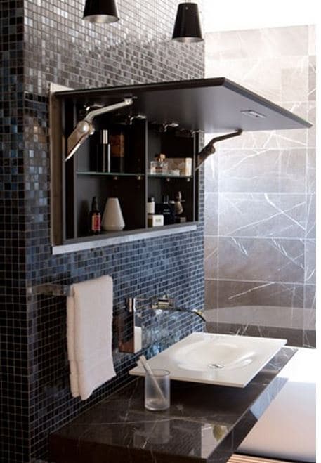 Une autre configuration d'un miroir-meuble. Source: muramur.com