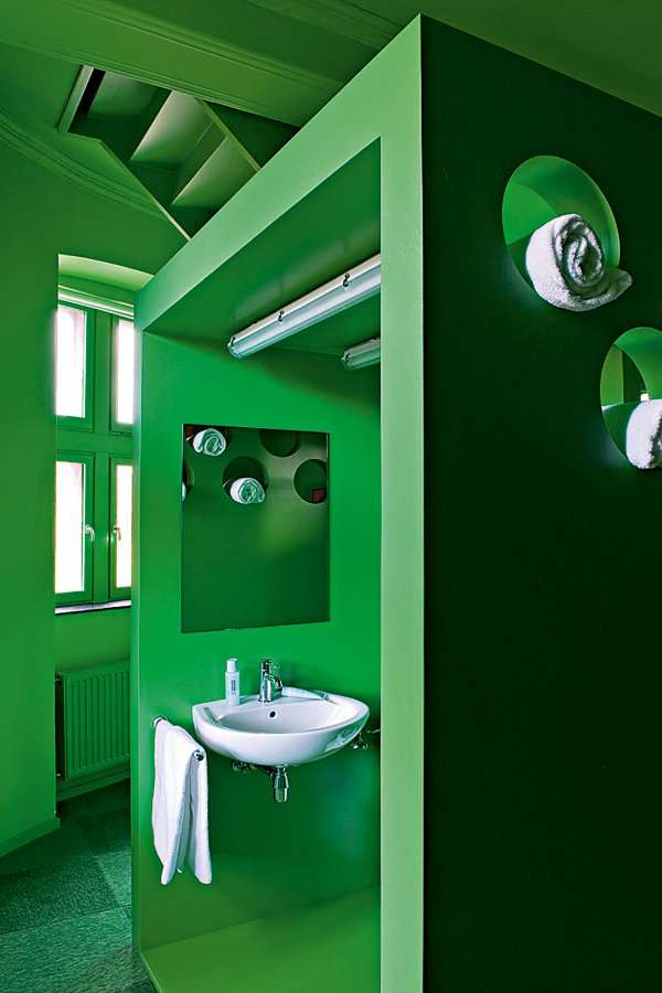 Une salle de bain en vert tonifiant. Source : deavita.fr