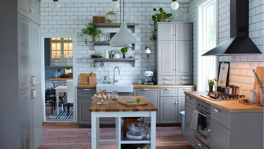 Ici, les designers de chez Ikea a choisi le gris pastel comme couleur et cela ressort plutôt bien ave