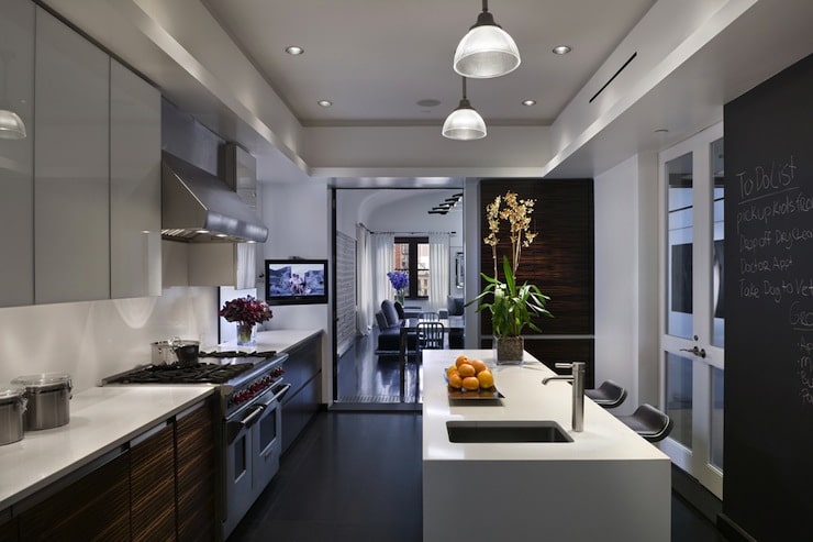 L'harmonie entre la cuisine et le salon est parfaite!