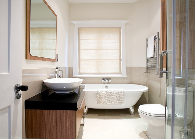 Salle De Bain Avec Baignoire Ancienne Bright Shadow Online