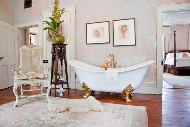 salle-de-bain-baroque-baignoire-sabot