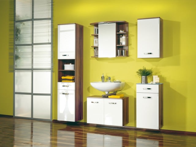 salle de bain jaune pale