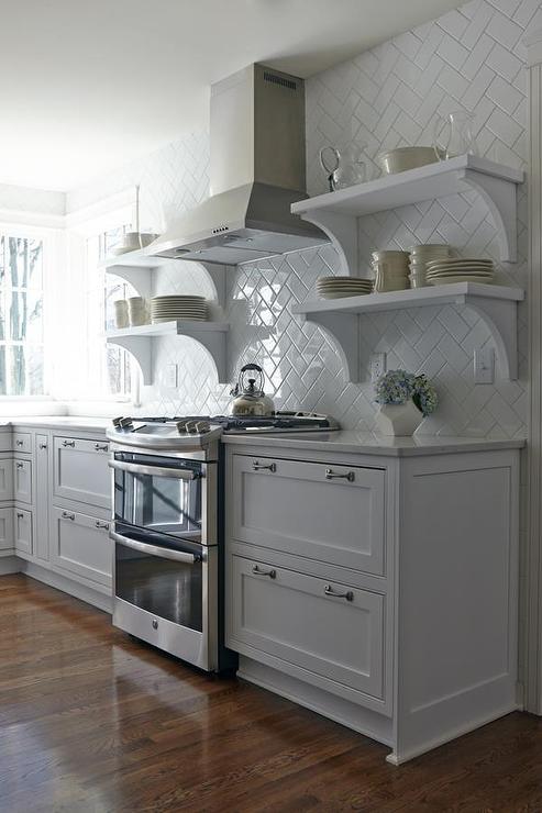 cuisine-blanche-avec-carreaux-de-ceramique-blancs