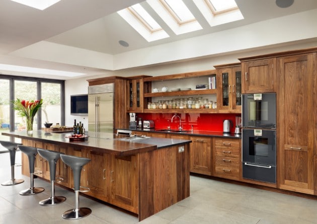 cuisine-en-bois-moderne-avec-bar