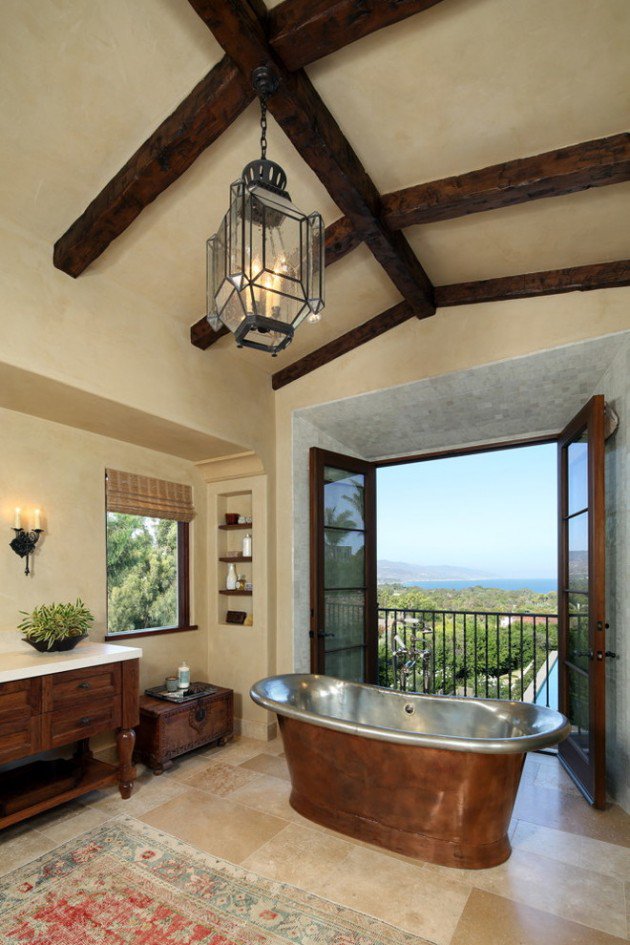 salle-de-bain-mediterraneenne-baignoire-sabot-email