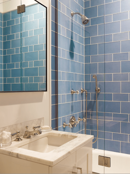 carreaux-rectangulaires-bleu-salle-de-bain