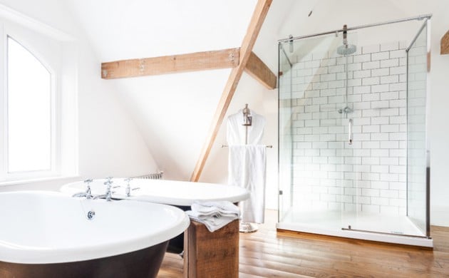parquet-en-bois-salle-de-bain-scandinave