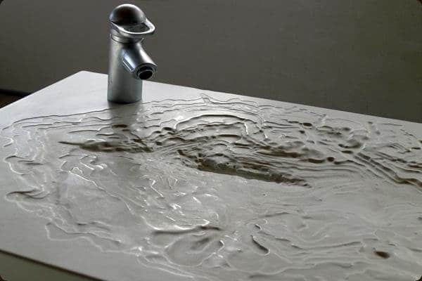 robinet-ultra-design-sur-vasque-plate
