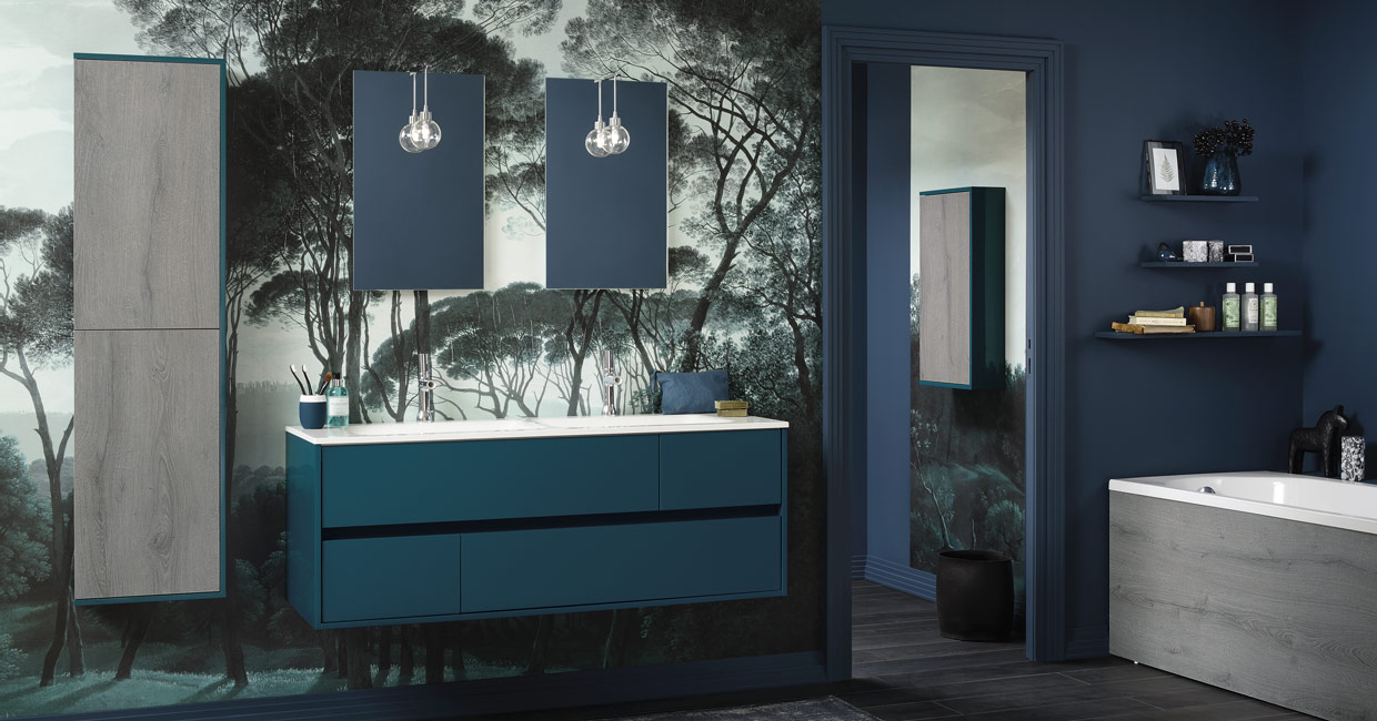 grande salle de bain bleu canard