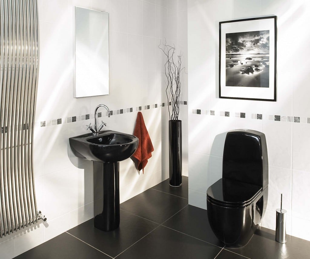 Salle de bain aux accessoires noirs. Source : www.valiet.org