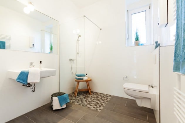 sol-fonce-pour-salle-de-bain-scandinave