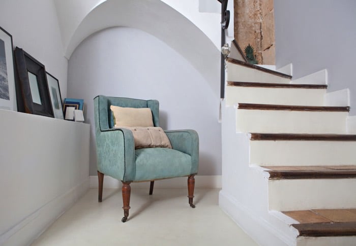 espace-vide-sous-escalier-mjth-01