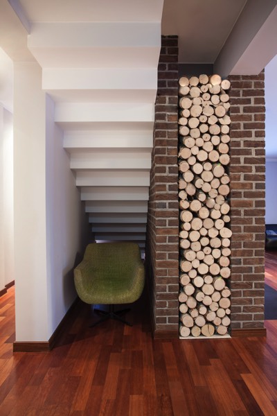 espace-vide-sous-escalier-photographee-eu-892
