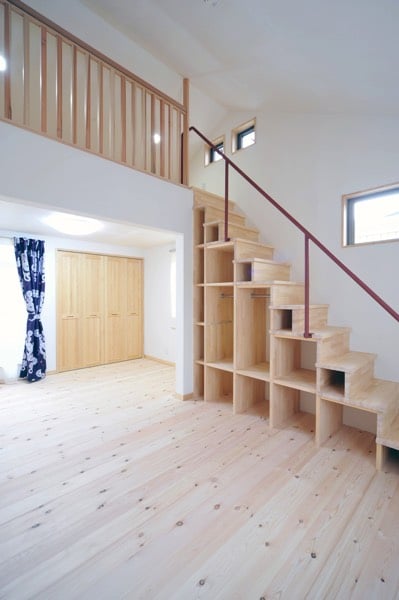 espace-vide-sous-escalier-norinori303-copy