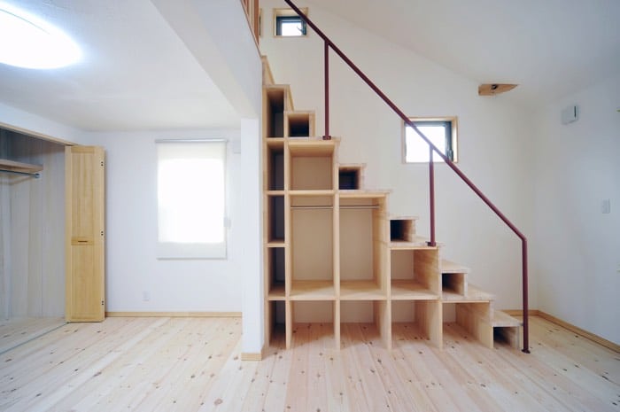 espace-vide-sous-escalier-norinori303