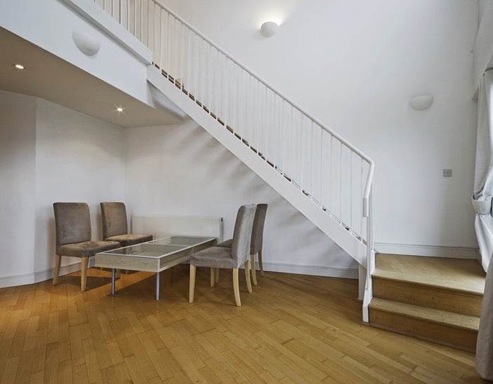 espace-vide-sous-escalier-yampi-02