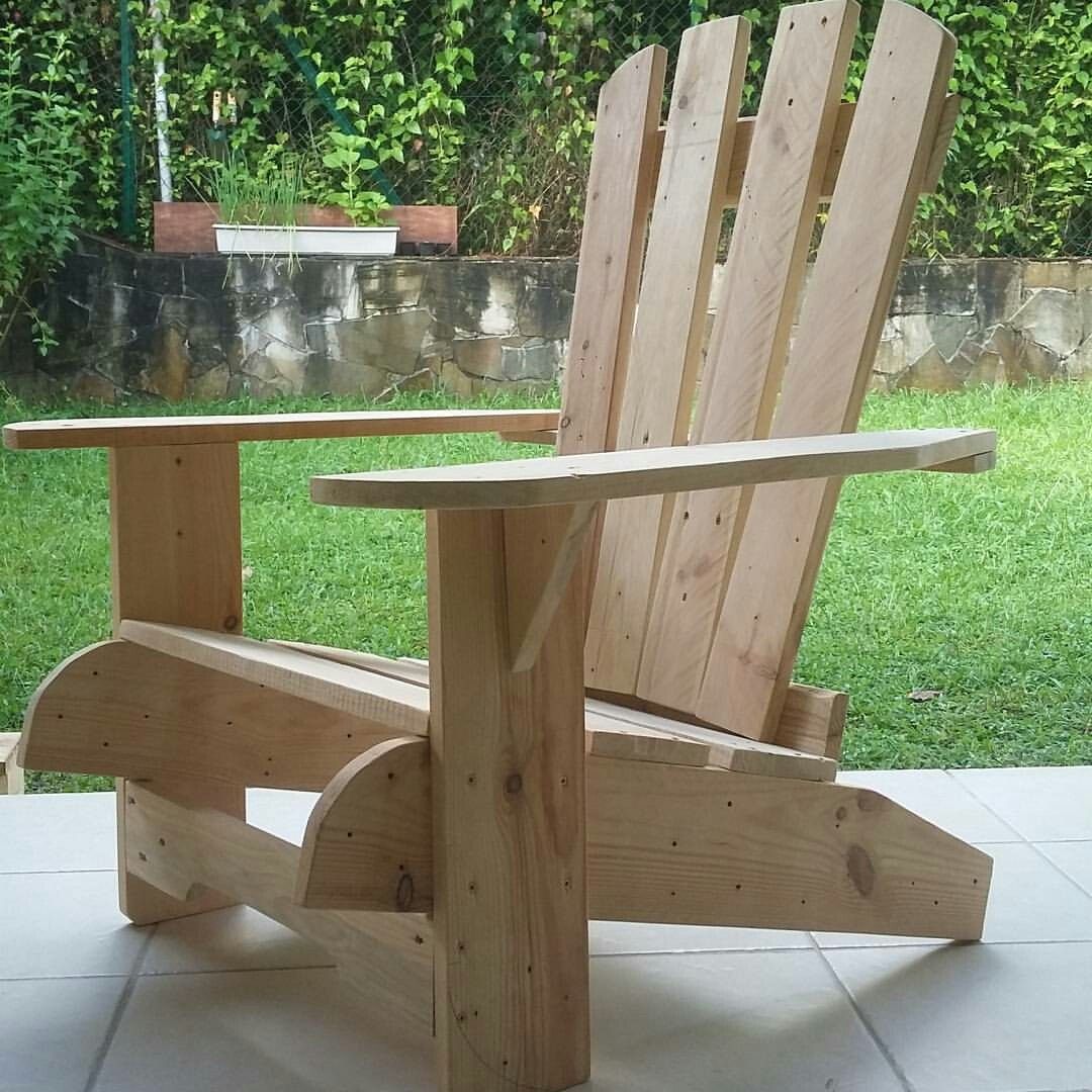 fauteuil en bois avec assise droite