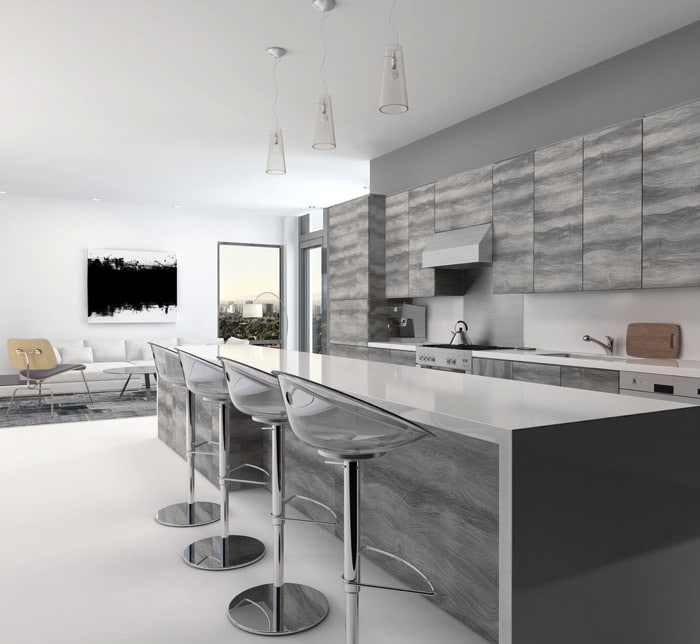 Cuisine moderne minimaliste grise avec grand bar rectangulaire en I en bois et blanc. Lampes suspendues, tableau abstrait noir et blanc, canapé blanc et plan de travail en I.
