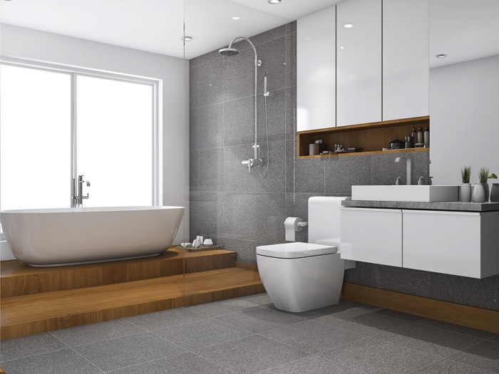 Colonne de douche hydromassante en inox pour douche à l'italienne avec paroi en verre. Baignoire blanche surélevé sur bois imitation cèdre rouge.
