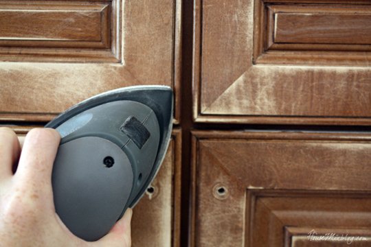 Poncez toute la surface des portes de placard