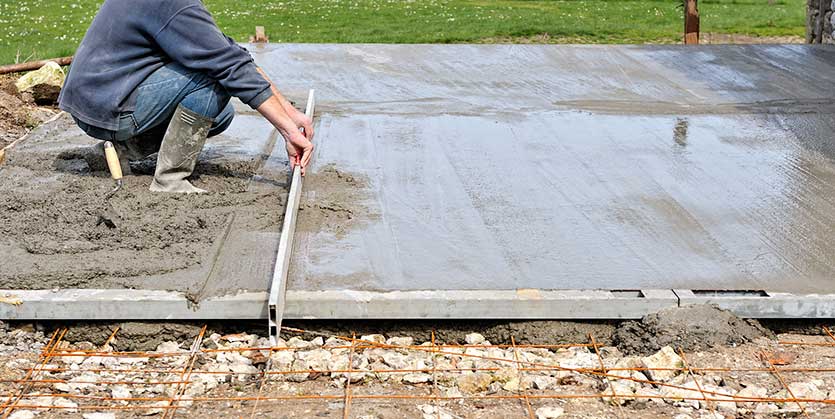 lisser le béton pour lui donner une apparence lisse