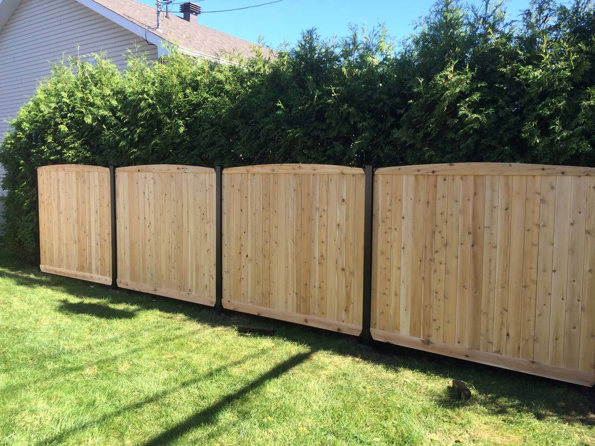 Une clôture en bois pour jardin