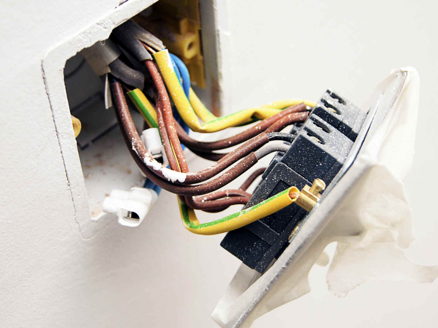 prise électrique dans une salle de bain