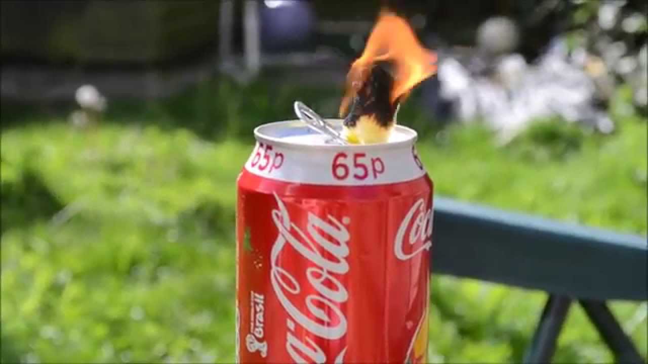 Fabrication d'une lampe à huile à partir d'une canette de Coca-Cola.