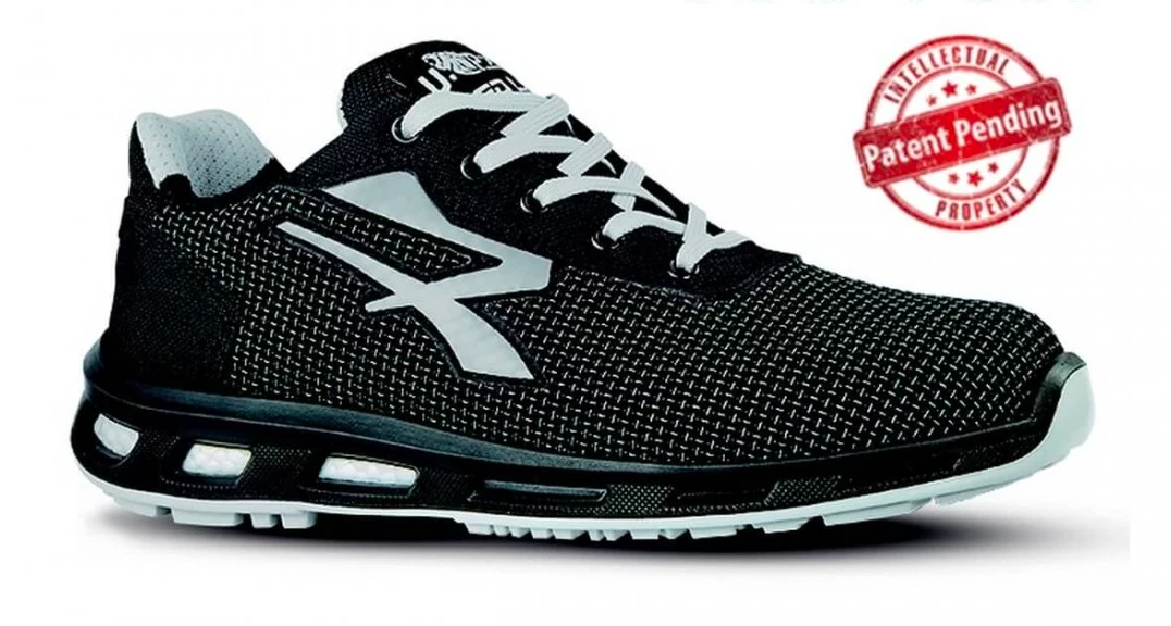 une chaussure de sécurité noire